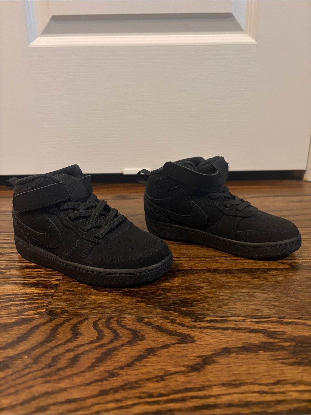 Kids Nike Black High-Top Sneakers - size 9C